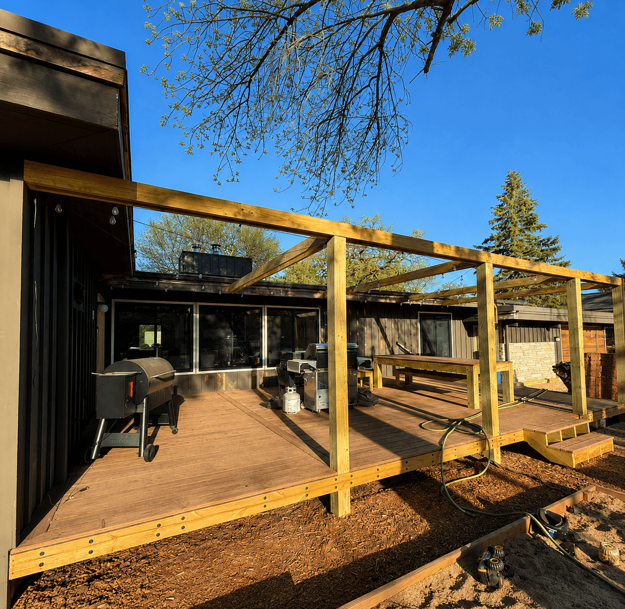 Deck & Pergola Refinish — before
